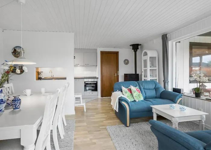 Dom wakacyjny 3 Bedroom Awesome In *